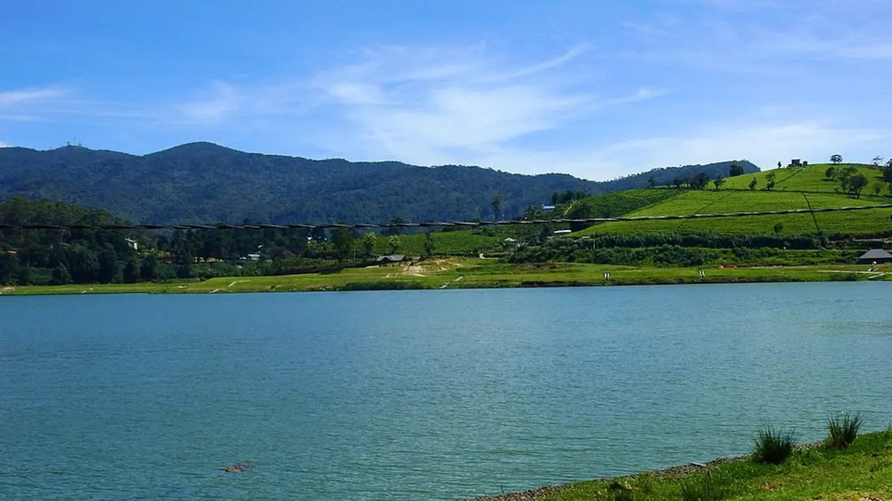 Visitors enjoying a lakeside walk with hill country views credit wikipediacommon.com-CC BY-SA 4.0
