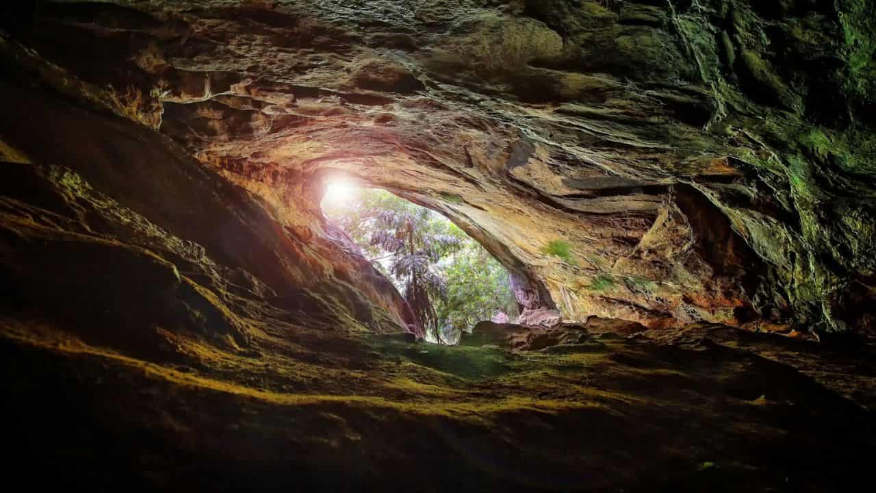 cave srilanka credit-unsplash