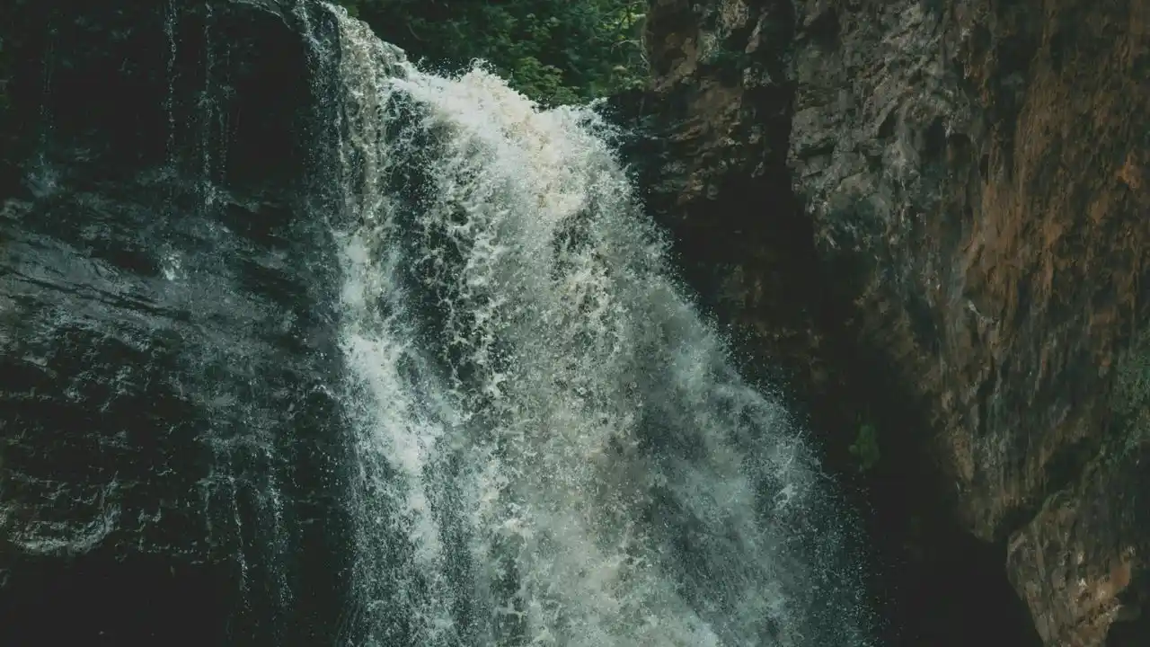 	A quiet morning view at Mini Dunhinda Falls—perfect for peaceful nature lovers unplash